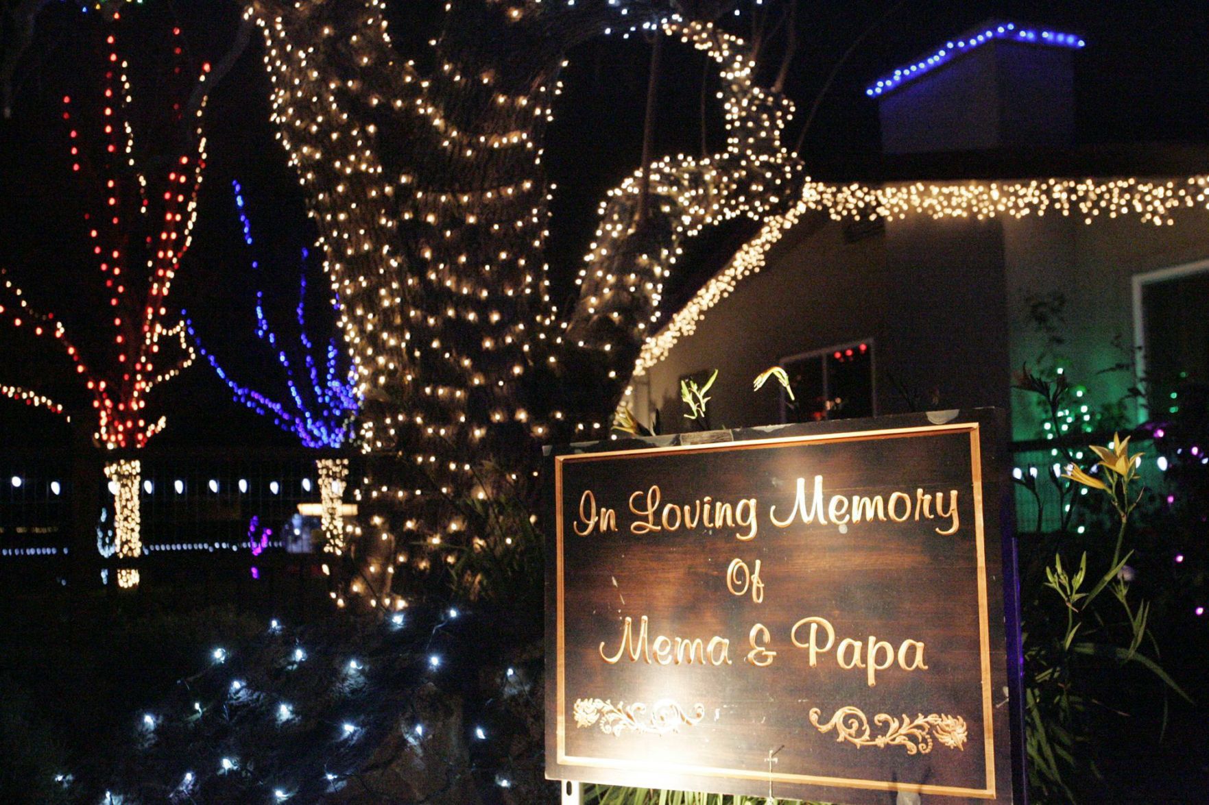 El Centro home lights up the night with Christmas decor